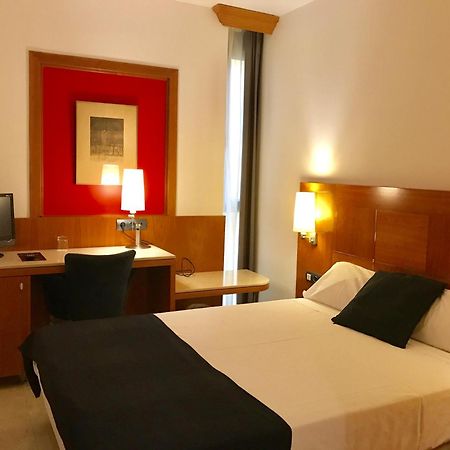 Hotel Calasanz Molins de Rei Luaran gambar