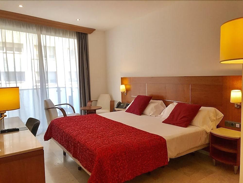Hotel Calasanz Molins de Rei Luaran gambar