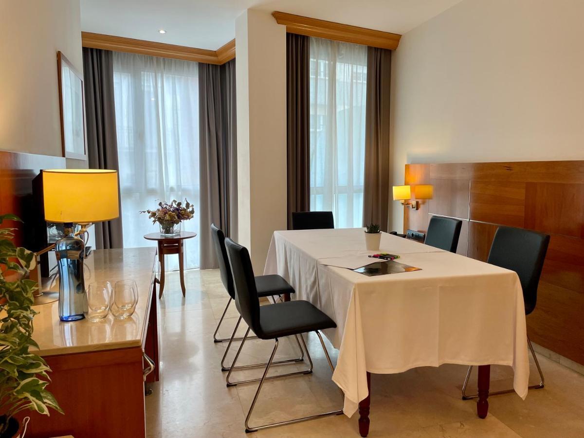 Hotel Calasanz Molins de Rei Luaran gambar