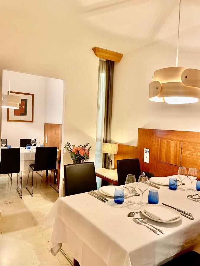Hotel Calasanz Molins de Rei Luaran gambar