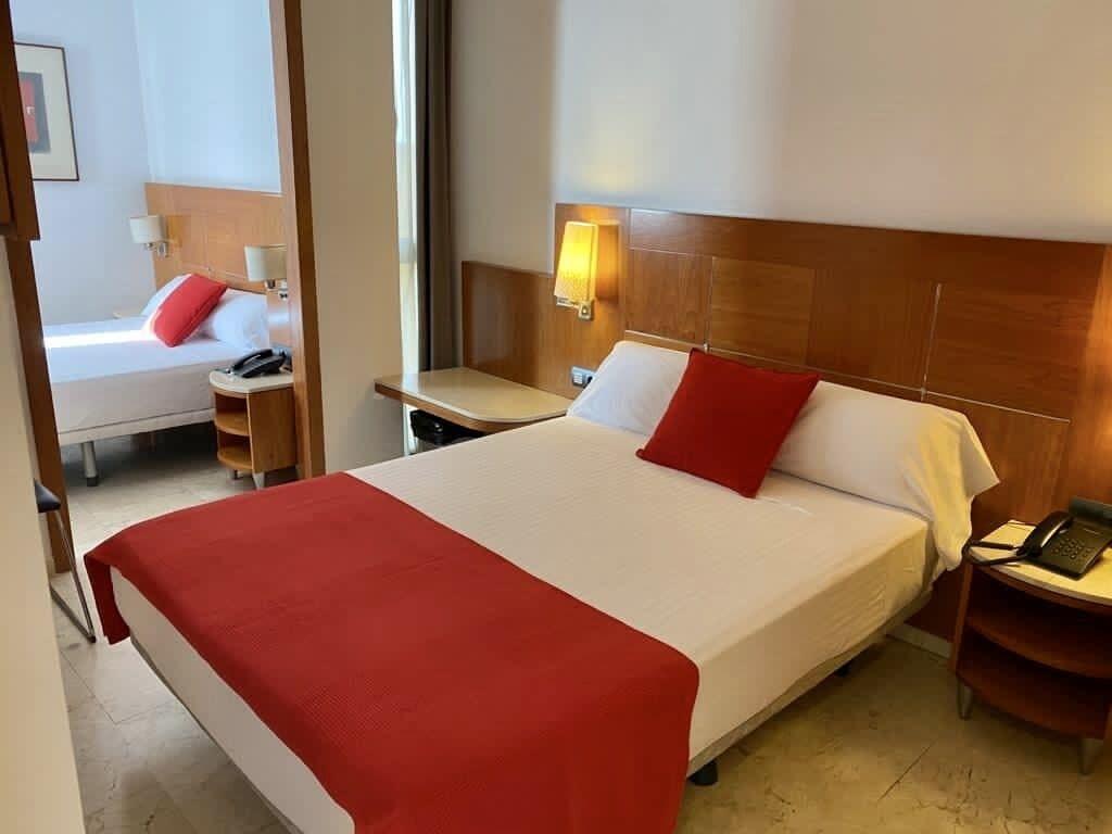 Hotel Calasanz Molins de Rei Luaran gambar