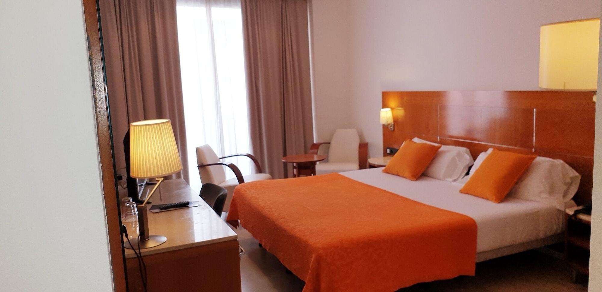 Hotel Calasanz Molins de Rei Luaran gambar