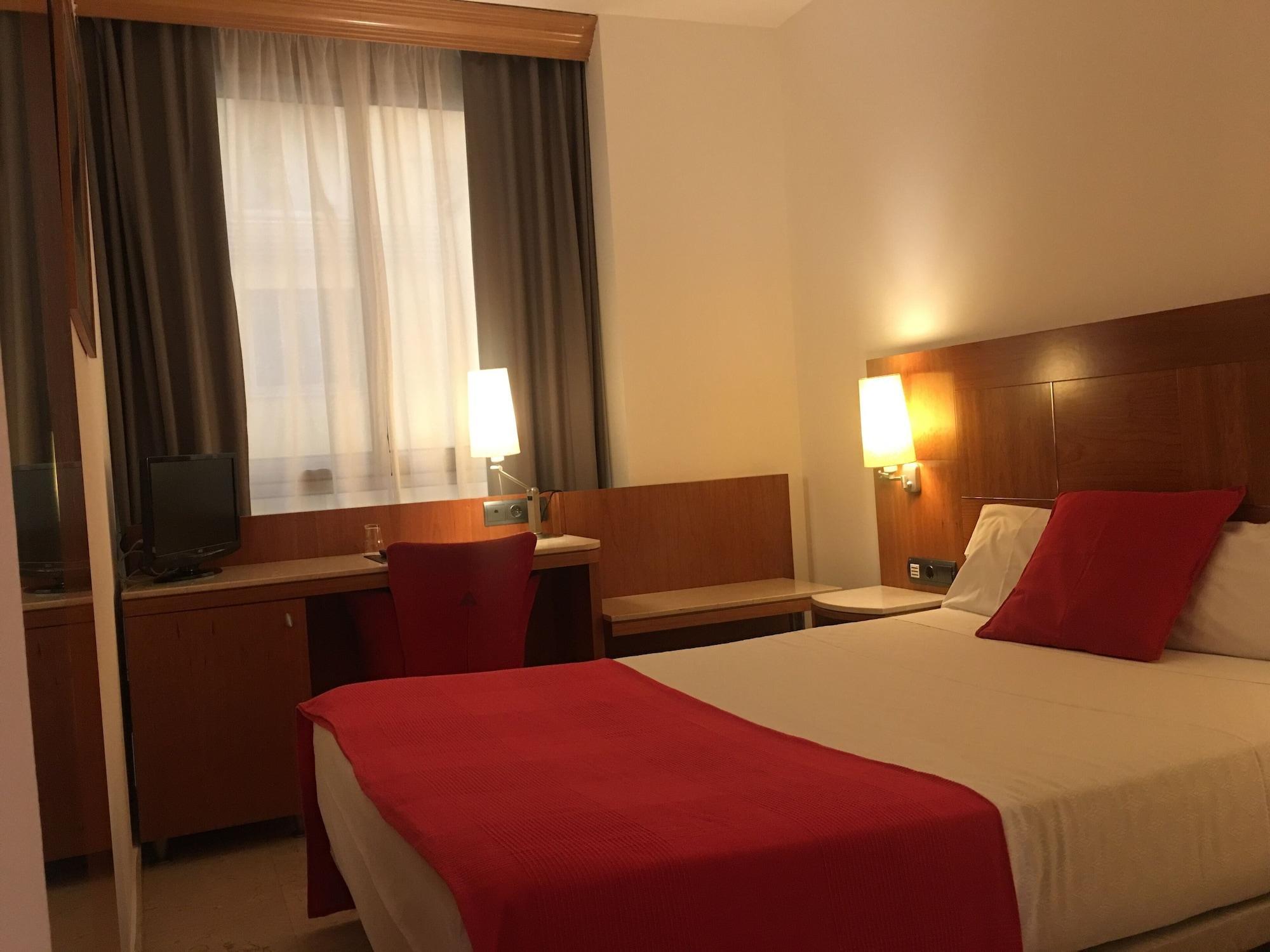 Hotel Calasanz Molins de Rei Luaran gambar