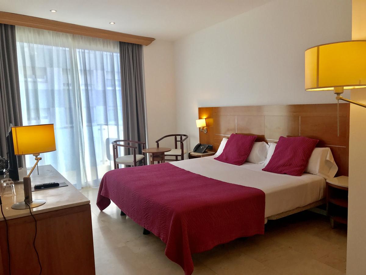 Hotel Calasanz Molins de Rei Luaran gambar
