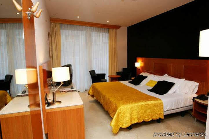 Hotel Calasanz Molins de Rei Bilik gambar