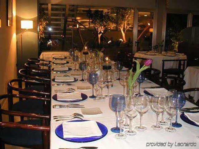 Hotel Calasanz Molins de Rei Restoran gambar