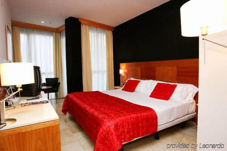 Hotel Calasanz Molins de Rei Bilik gambar